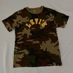 LEVI’S men’s camoflauge graphic T-shirt | MEDIUM